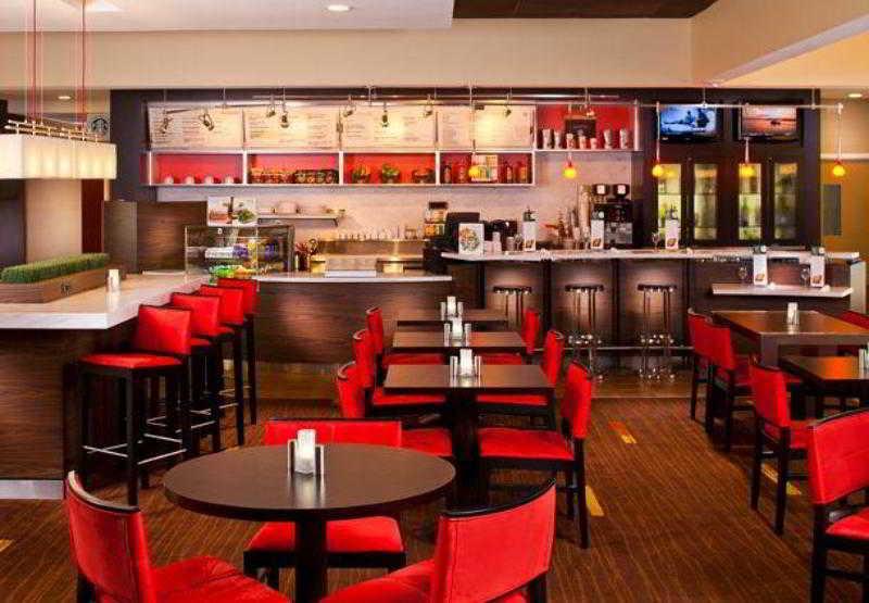 Отель Courtyard Melbourne West Экстерьер фото