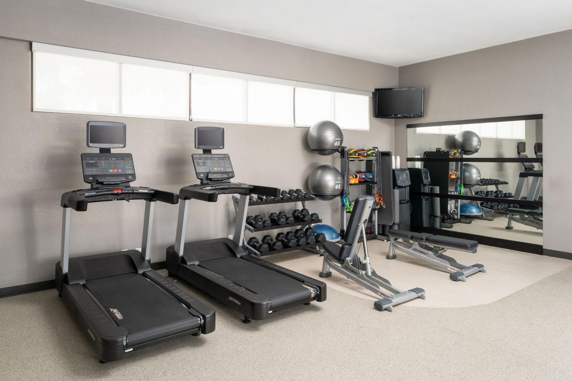 Отель Courtyard Melbourne West Экстерьер фото