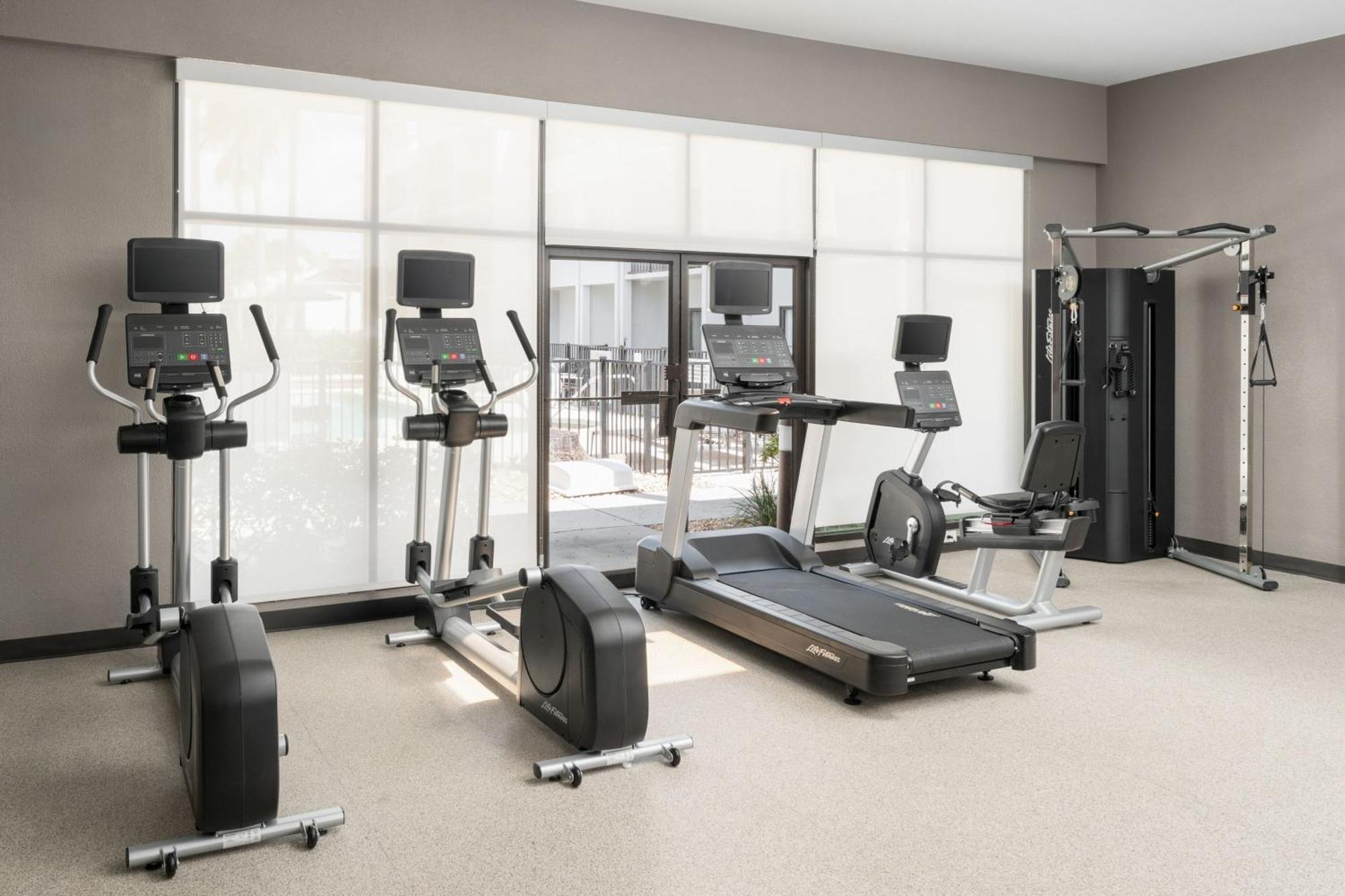 Отель Courtyard Melbourne West Экстерьер фото