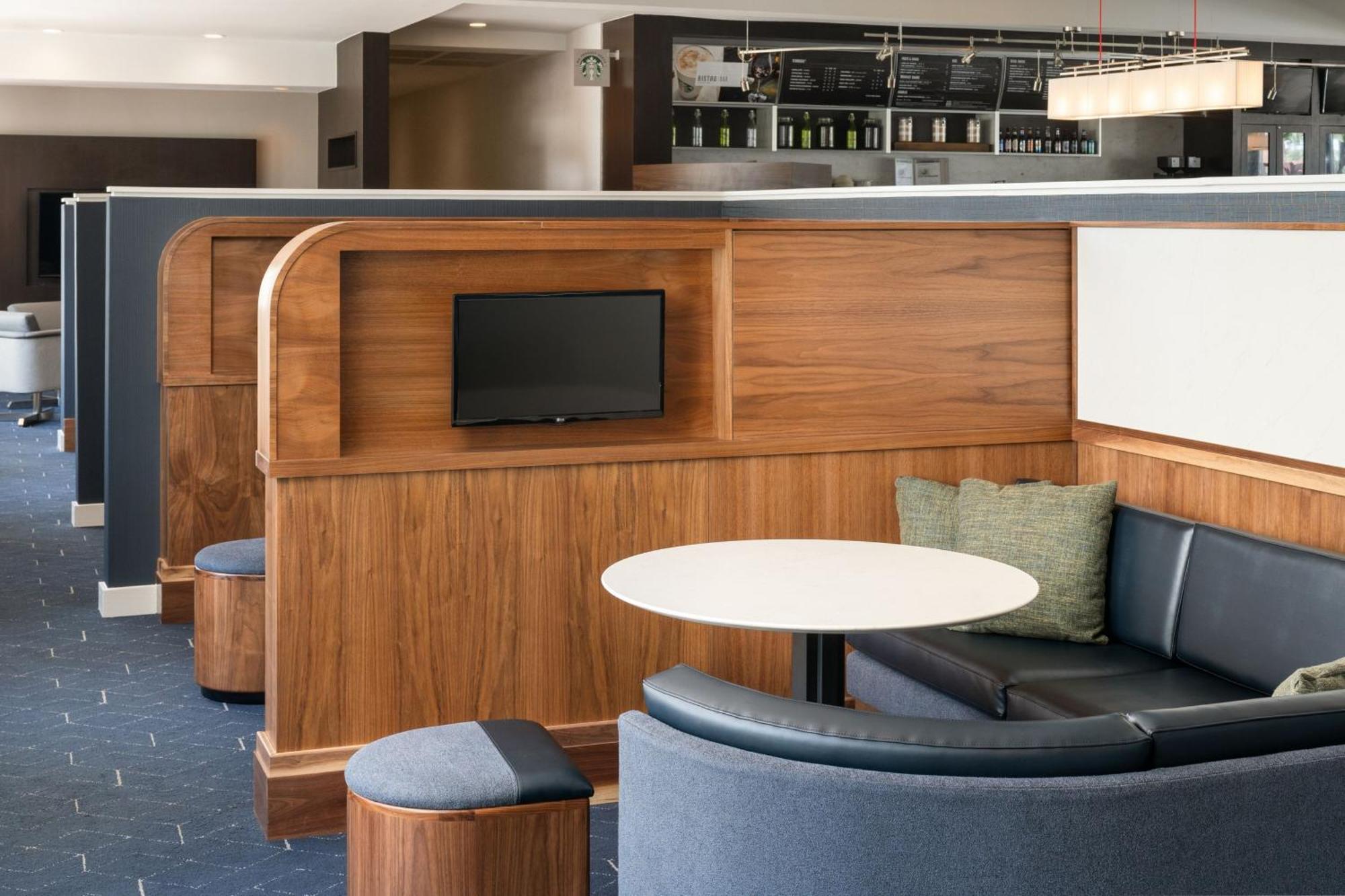 Отель Courtyard Melbourne West Экстерьер фото