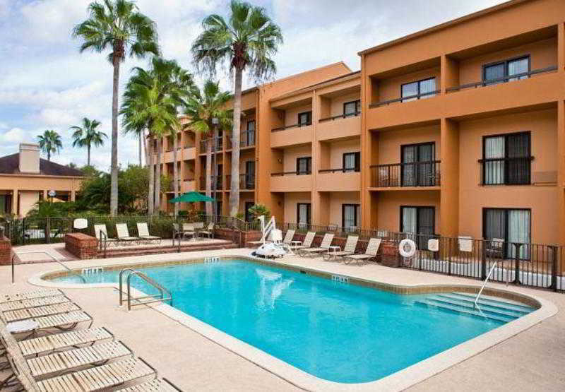 Отель Courtyard Melbourne West Экстерьер фото